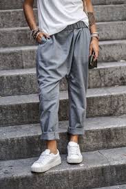 Cooler Streetstyle Der Absolut Trendy Ist Die Graue Hose Ist Ein Totaler Hingucker Und Kann Kombiniert Zu Sneakern Und Zu Heels Toll A Outfit Mode Graue Hose