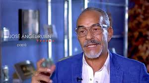 ¿Como fue mi infancia?😎, Nací en Puebla y muy pequeño me vine a vivir e la  Ciudad de México y ahi empezó toda una historia llena de aventuras. 🕺