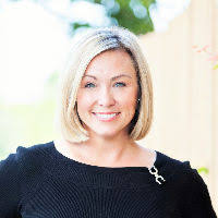 Amanda Uecker's Instagram, Twitter & Facebook