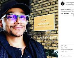 Omar Sangare był kiedyś gwiazdą. Teraz ma młodego męża i robi karierę w USA 