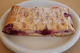 Topfen Heidelbeer Strudel 6 Strudel Rezept Blatterteig Suss Kochen Und Backen