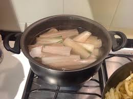 Pulire le coste, tagliare a pezzi le foglie. Coste Di Bietole Impanate In Cucina Con Lilly