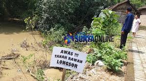 100+ lowongan baru setiap hari 20.000+ perusahaan. 2 Rumah Hanyut Dan 15 Kk Terancam Longsor Akibat Abrasi Sungai Marmoyo Di Kemlagi Mojokerto Surya