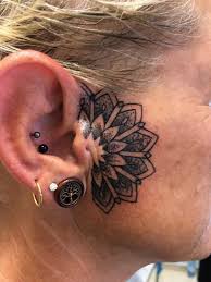 Mandala Gesicht Ohr Tattoo Frau Female Tattoo Und Piercing Tattoo Frauen Erstes Tattoo