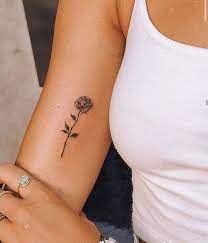 Tattoo Blumen Tattoo Beautifultattoos Countrytattooformen Gargoyletatto Tatouage Tatouage Blumen B Tattoos Tiny Rose Tattoos Small Rose Tattoo
