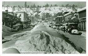 Susanville Ca 1958 A Bit Earlier But I Remember The Huge Piles Of Snow In The Middle Of Main Street All The Way T Susanville California History Lassen County
