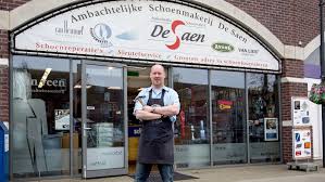 Lex schoenmaker (born 1947), dutch football player and manager. Ambachtelijke Schoenmakerij De Saen Assendelft Nederlandse Schoenmakers Vereniging