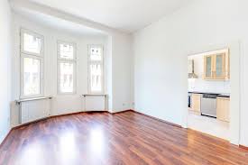 Altbauwohnung Mit Einbaukuche Stuck Im Wohnzimmer Und Balkon In Dusseldorf Friedrichstadt Altbauwohnung Wohnung Kaufen Wohnung