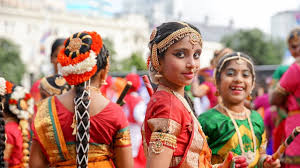 Perkataan deepavali merupakan gabungan perkataan dipa yang beerti cahaya dan perkataan gavali yang. 7 Fakta Unik Perayaan Diwali India Sudah Tahu