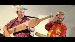 .the orang ulu warrior dance bersama en aaron allan robert & en garry s raymond dari sape' pepatai' the orang ulu warrior dance, pakaian seorang pahlawan dengan alunan sape' secara live. Orang Ulu His Sape Youtube
