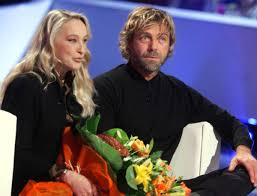Fan club gestito da due fan pagina ufficiale e riconosciuta seguito dalla signora #eleonoragiorgi. Eleonora Giorgi Notte Sulla Spiaggia Con Ciavarro Dopo La Separazione Volevo Tornare Con Lui