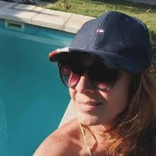 El famoso Franck Suárez no era médico, era administrador de empresas , pero  debido a su obesidad decidió aprender sobre alimentación y se dedicó a  enseñarlo en su programa: metabolismo TV.