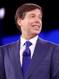 Mark Wallace's Instagram, Twitter & Facebook