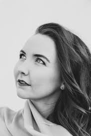 New music out tonight at midnight! Links:  https://linktr.ee/mollyelizabethgibson Photo: Brooklyn Photography