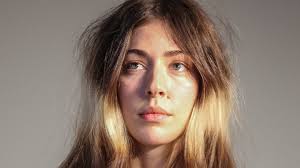 Hymna o nedostupnosti a drcený samet. Novinkám dominují Caroline Polachek,  Yves Tumor a Normani