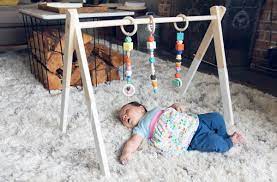 Natürliche spielsachen aus holz wirken immer hochwertig. Baby Spielbogen Selber Machen Die Anleitung