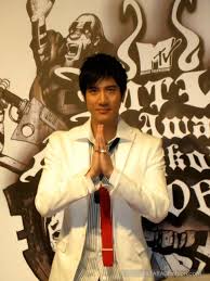 8 he is not only a singer, but also is a philanthropist 。 9 leehom did not study chinese until he was 17. Wang Lee Hom The Men That Made Our Days