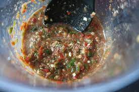 Hanya menggunakan cuka dan asam limau sahaja. Sambal Belacan Kelantan Versi Kakak Yang Serious Sedap Azie Kitchen