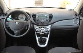Hyundai i10 / hyundai i10 betriebsanleitung / fahrzeugeigenfunktionen / spiegel / rückspiegel innen stellen sie den rückspiegel so ein, dass er ihnen eine gute sicht nach hinten ermöglicht. Datei I10 Active Interior Jpg Wikipedia