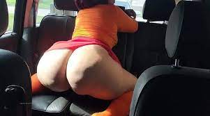 Sabella Monize Masturbating In a Car - Sunporno