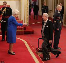 Sir Boyd Tunnock Reveals The Queen Prefers Teacakes After Receiving Knighthood At Buckingham Palace Daily Mail Online