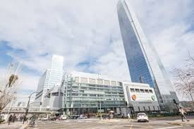 ¿ya subiste al sky costanera?es el mirador que se ubica en lo alto de la gran torre santiago, el segundo rascacielos más alto de sudamérica y que es parte del complejo costanera center. Costanera Center Volvera A Cobrar Por Uso De Estacionamientos Diario Financiero