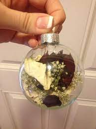 You do not have to be a poet, just speak from the heart. Pin By Kimberly Hutchinson On Crafts Funeral Flowers Dried Flowers Christmas Ornaments