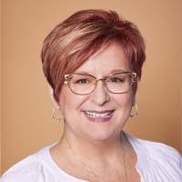 Gloria Bray's Instagram, Twitter & Facebook