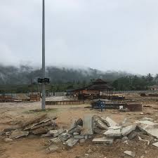 Tempat wisata ini berada di ketinggian 3.000 mdpl yang menjadikan pemandian ini memiliki suasana yang menyejukkan. Kolam Air Panas Tok Bok Hot Spring Machang Kelantan