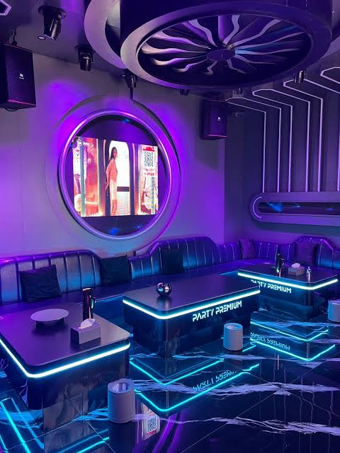 Room 807 - Party Premium