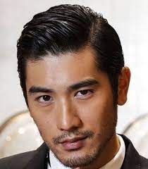 Les cheveux longs oui mais évitez la coupe longue et très lisse avec une raie au milieu. Haarschnitt Styla Haarschnitt Styla Coiffure Homme Coupe De Cheveux Asiatique Coiffures Asiatiques