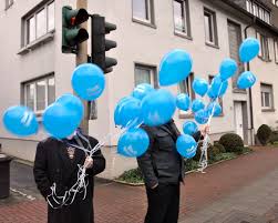 Außerdem garantiert ihnen unsere schlanke unternehmensform eine schnelle und dadurch kostengünstige abwicklung ihrer bestellung. Schwebende Uberraschung In Der Altstadt Dorsten