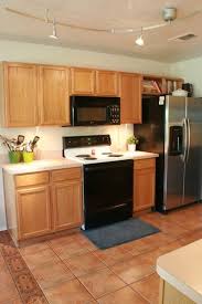 Great Ideas To Update Oak Kitchen Cabinets Oak Kitchen Cabinets Oak Kitchen Kitchen Flooring