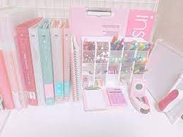 100均アイテムでもok 勉強垢でも見かける みんなが工夫している勉強机の上 デスク収納 ガールズキャラクターマガジン shuu shuu girl カワイイ部屋 勉強部屋のインテリア 勉強机