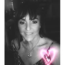 Hello, are there any nail techs in LB who I could bring my own gel polish  to for them to use