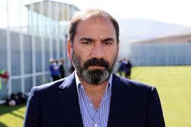 Sag bek ve ön liberoda görev yapan 29 yasindaki futbolcu, istanbul'da sivasspor kulübü baskani mecnun otyakmaz'in katildigi imza töreninde resmi sözlesmeye imza atti. Mecnun Otyakmaz Dan Robinho Aciklamasi