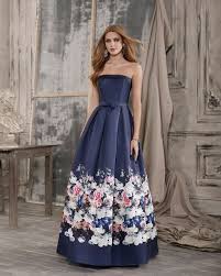 Gli abiti cerimonia che abbiamo selezionato per i nostri clienti apriranno le porte del mistero, del fascino e della seduzione che contraddistinguono l'eleganza: Collezione Cerimonia 2018 Magazzini D Amico Stile Di Moda Abiti Formali Abiti Da Sera Lunghi