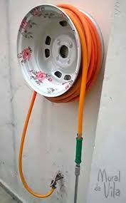 A decorative bronze garden hose wheel >> check price on amazon << if you are looking for a stylish hose reel to give your garden some character, then this bronze reel is going to be ideal. 7 Decorative Diy Garden Hose Storage Ideas To Spruce Up Your Outdoors Diy Crafts