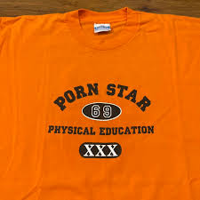 Thewittygirl presents unadulterated excitement with her bold exclusive nude content