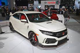 The signature colour scheme is championship white, but the civic's also offered in pearlescent crystal black, metallic polished metal, metallic brilliant sporty blue and milano red. 2017 Honda Civic Type R Dons Championship White Paint For New York
