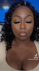 Shaina Lewis's Instagram, Twitter & Facebook