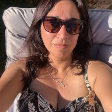 Compañeros, les comparto un formato para trabajar el periódico escolar con  los estudiantes. Lo utilicé para contar la historia de Colombia, pero  también es ideal para abordar biografías, personajes históricos o cualquier