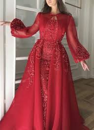 فستان خطوبة احمر , الأحمر موضة فساتين خطوبة ٢٠٢١ - صبايا كيوت