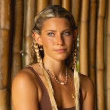 Leah Hester's Instagram, Twitter & Facebook