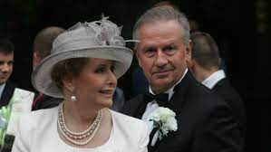 He is an actor, known for 365 days (2020), ostrze na ostrze (1983) and rycerze i rabusie (1984). Tomasz Stockinger Pogodzil Sie Z Matka Swojego Syna