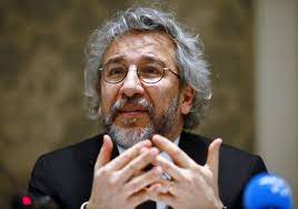 Türkiye'nin yakın tarihi, politikası ve popüler kültür konularında hazırladığı belgeselleri ile tanınan can dündar'ın özellikle sarı. Mfrr Turkey Must Stop Judicial Harassment Of Journalist Can Dundar International Press Institute