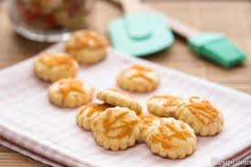 Bahan b 1 sudu kecil baking powder 1/2 sudu kecil soda bikarbonat 1 sudu besar tepung. Resepi Biskut Kelapa Rangup