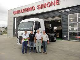 Ford Cargo 1722 Entregado A Gonzalez Carlos Vendedor Gaston Bigliati Y En La Foto El Coordinador Zonal De Servicio Franco Parisi Ford Camiones Guillermo