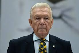 Manevra yapan çöp kamyonunun altında kalan temizlik işçisi öldü