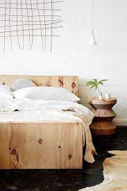 Love The Wire Art In The Background It Is So Quirky Schlafzimmer Inspo Holz Above Bed Decor Bed Decor Bedroom Art Above Bed